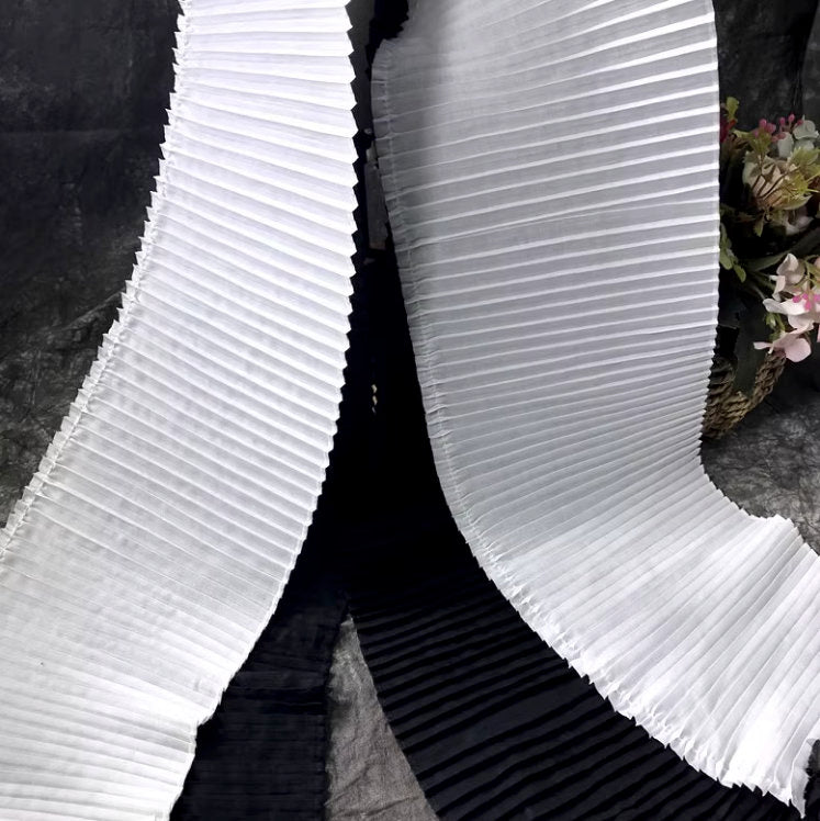 Bordure en coton à plis accordéon : tissu de créateur à texture rigide