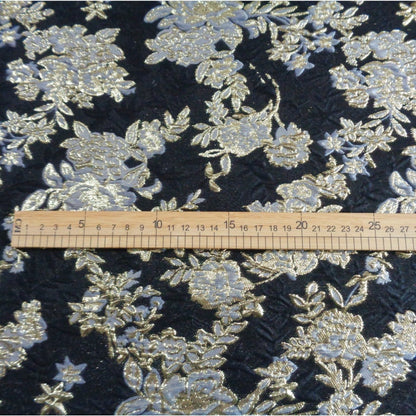Tissu jacquard floral à fil doré : texture 3D pour ameublement, costumes et décoration (57 po de largeur)