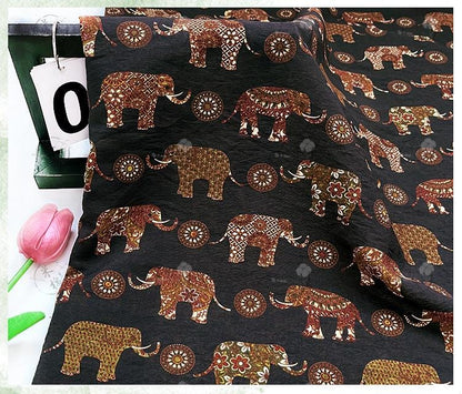 Tissu en coton à imprimé éléphants : motif ethnique superposé, matelassage et couture