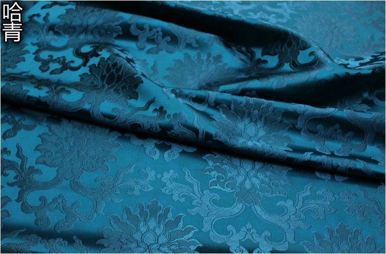 Tissu brocart de soie à motif de fleur de lotus : tapisserie pour coussin Cheongsam (29,5 po L)