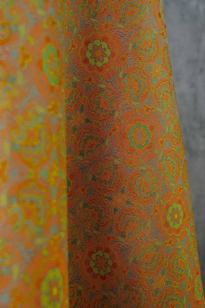 Tissu jacquard à médaillon vintage orange : fil teint à volutes arabesques, largeur 150 cm