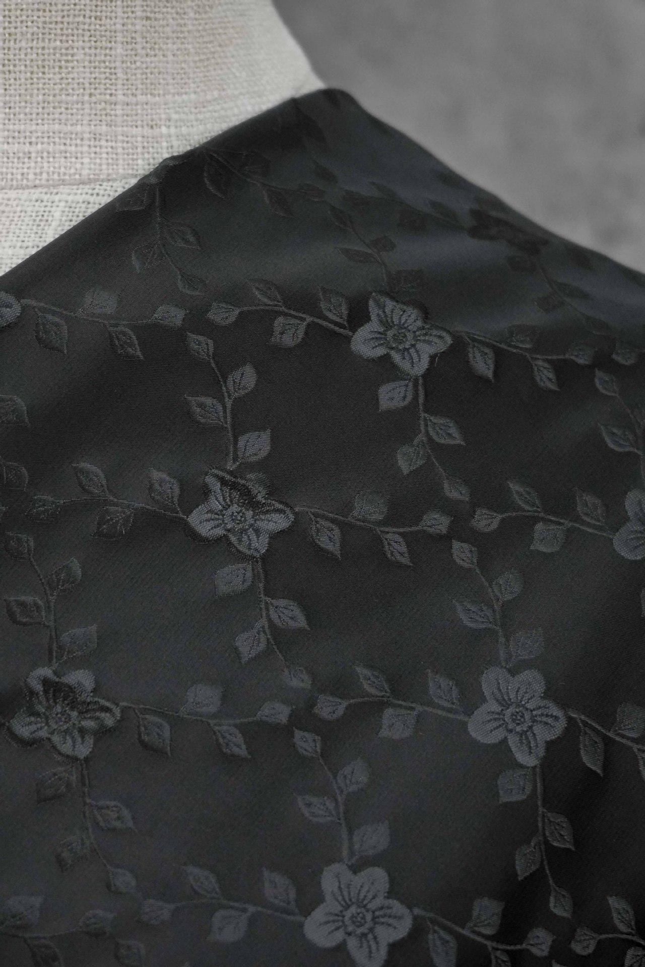 Tissu jacquard floral à motif treillis en relief, tissu d'ameublement et de couture à motif subtil, largeur 64 pouces