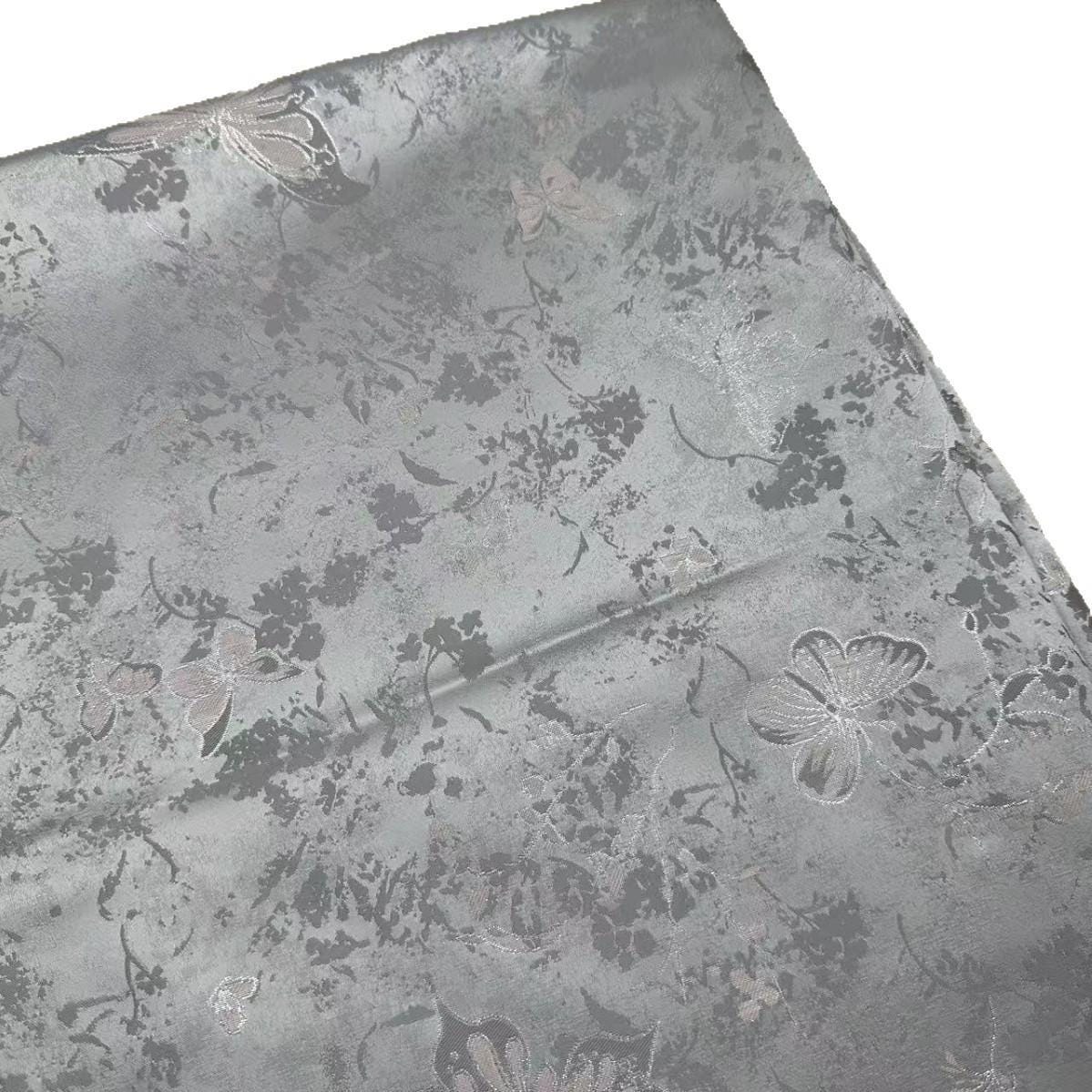 Tissu brocart papillon gris argenté - Jacquard élégant, 147 cm de large