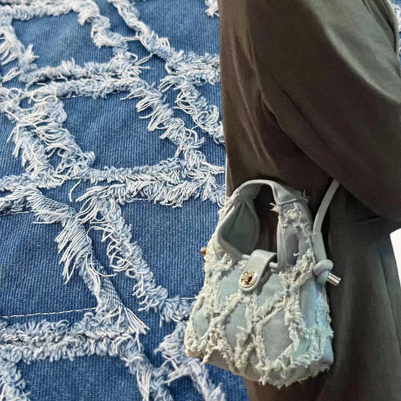 Tissu denim déchiré : Tissu à franges 3D à bords francs (150 cm)