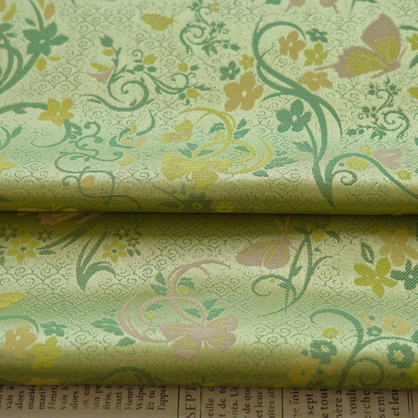 Tissu brocart papillon vert printemps : jacquard polyester de 165 cm de large