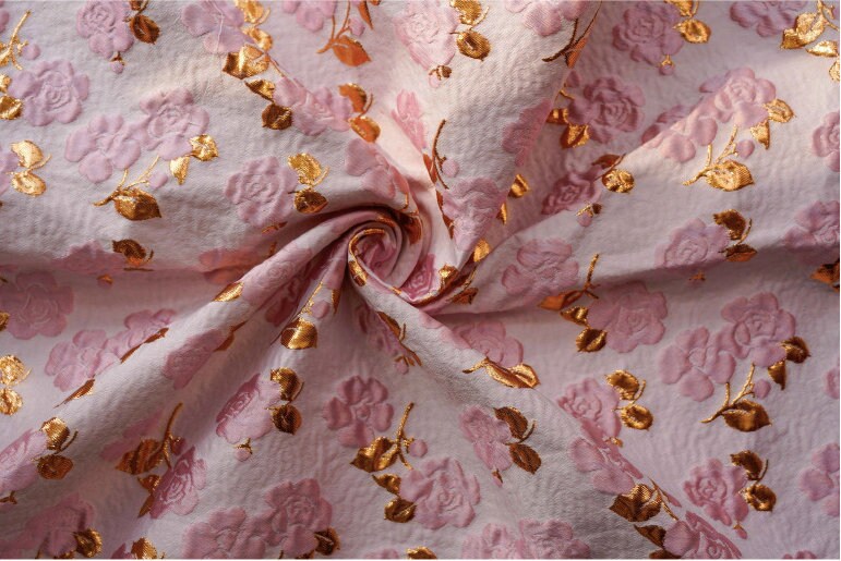 Tissu jacquard floral rose et or : tissu de créateur de 140 cm de large