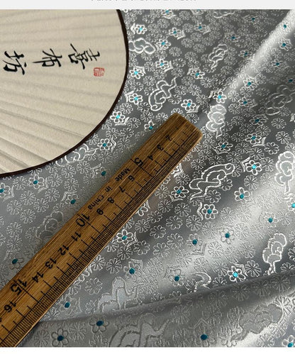 Tissu brocart Nishijin-ori : mélange de soie gris argenté pour kimono japonais
