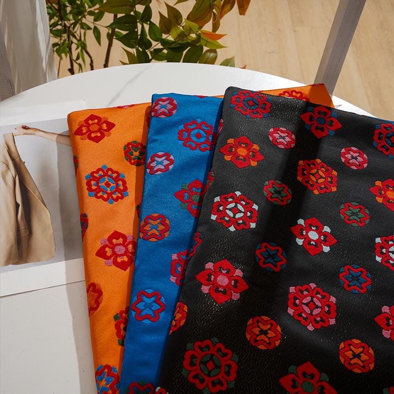 Tissu brocart à motifs floraux : satin jacquard Baoxiang coloré - 150 cm de large