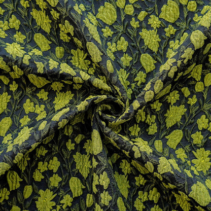 Tissu noir vintage gaufré à petits motifs floraux verts jacquard - Matériel de patchwork et de couture - Large