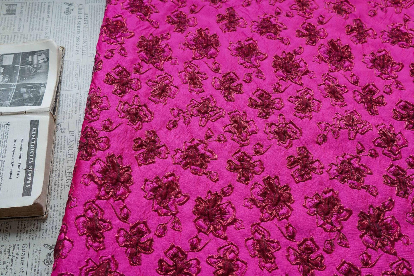 Gold Thread Jacquard Fabric: Fuchsia Upholstery, Costume, & Drapery
