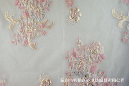 Tissu jacquard organza pivoine phénix : fil doré élégant (57 po L)