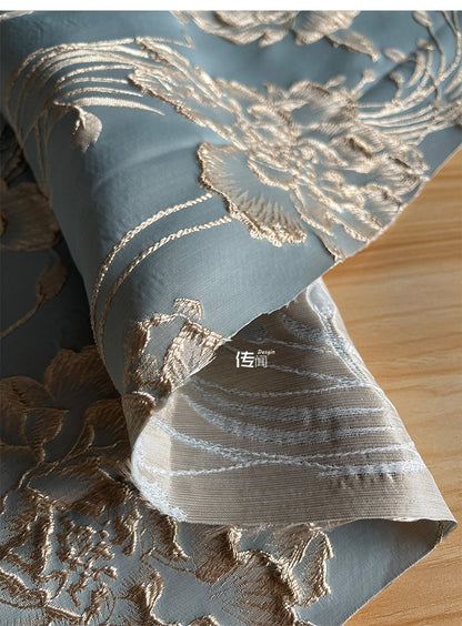 Tissu jacquard floral brodé or : 57 po de largeur, revêtement de créateur