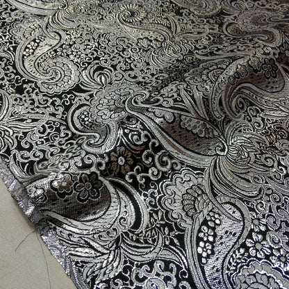 Tissu brocart argenté à motifs floraux : largeur 75 cm, matière couture rigide