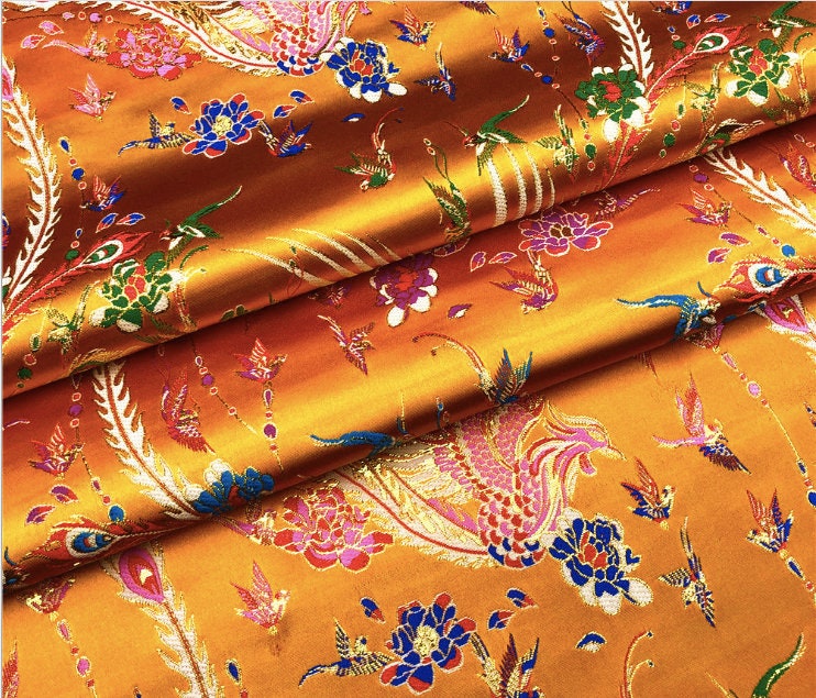 Tissu satin jacquard Phoenix : Hommage aux oiseaux, tissu d'ameublement rouge (29,5 po L)