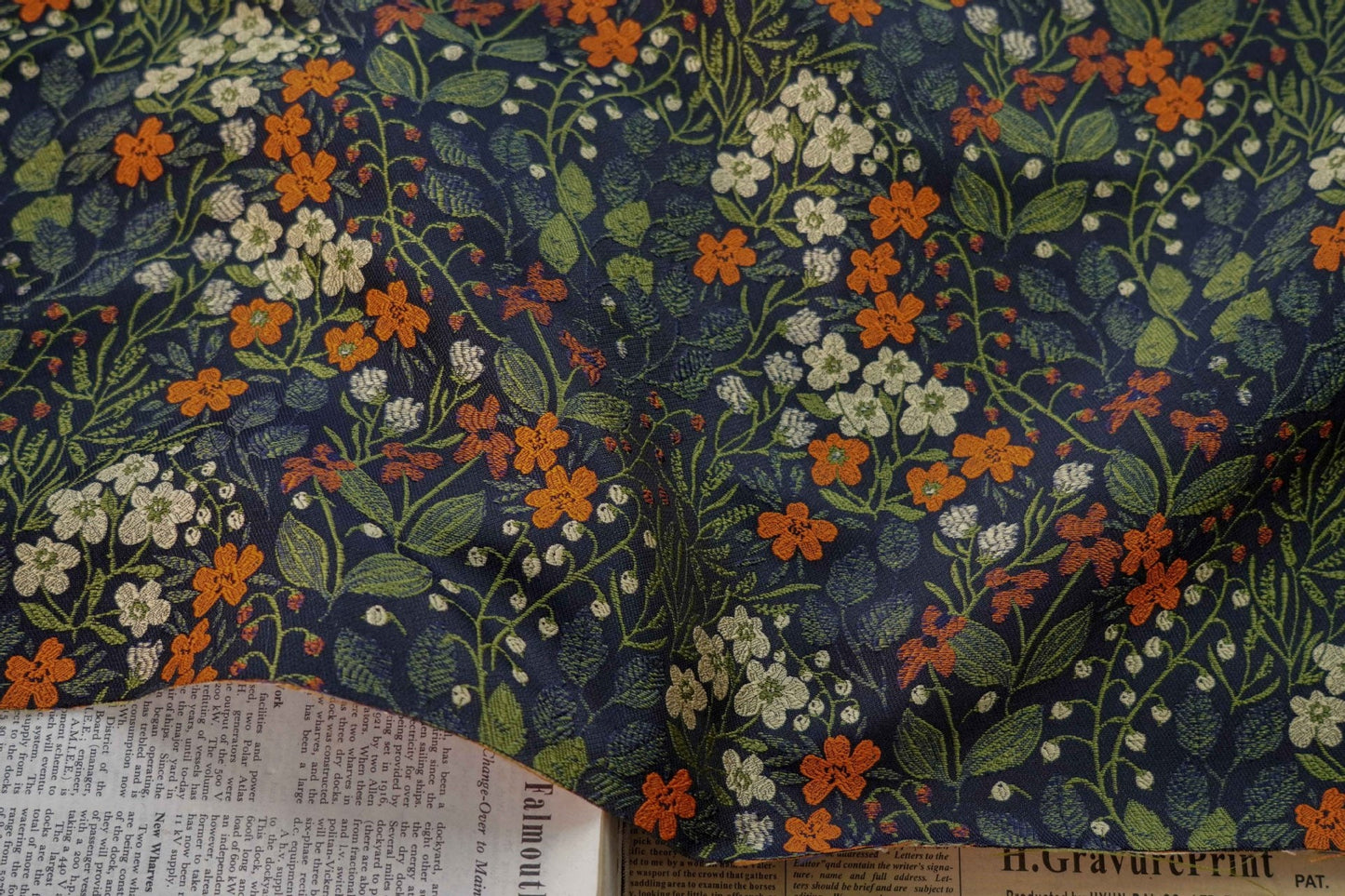 Floral Jacquard Woven Fabric: Country Style Upholstery, 57"W
