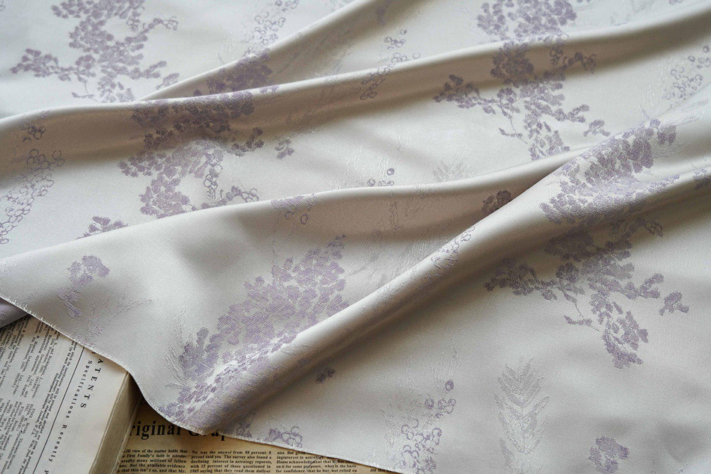 Tissu brocart jacquard à motif floral vintage - 150 cm de large
