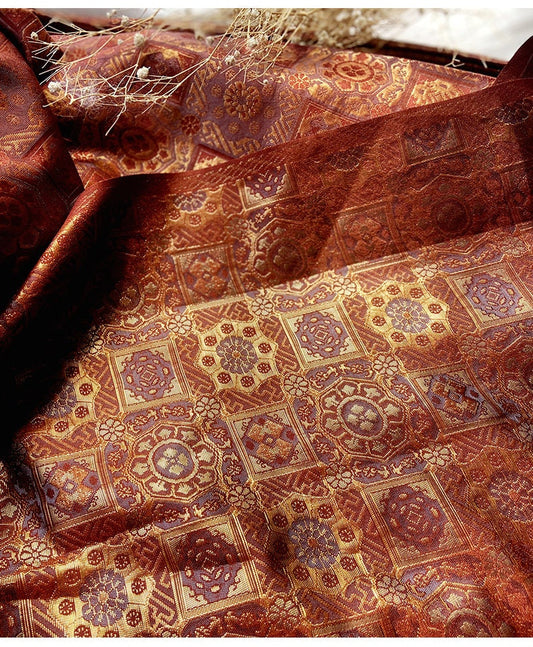 Tissu brocart rouge et or : motif à carrés précieux, tissu pour cheongsam