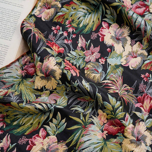 Tissu jacquard à motif floral : revêtement brodé de fil d'or, 157 cm de large