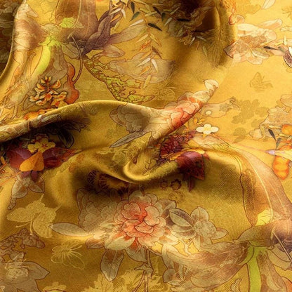 Tissu satiné de soie à motif floral thé : 150 cm de large, imprimé numérique abricot