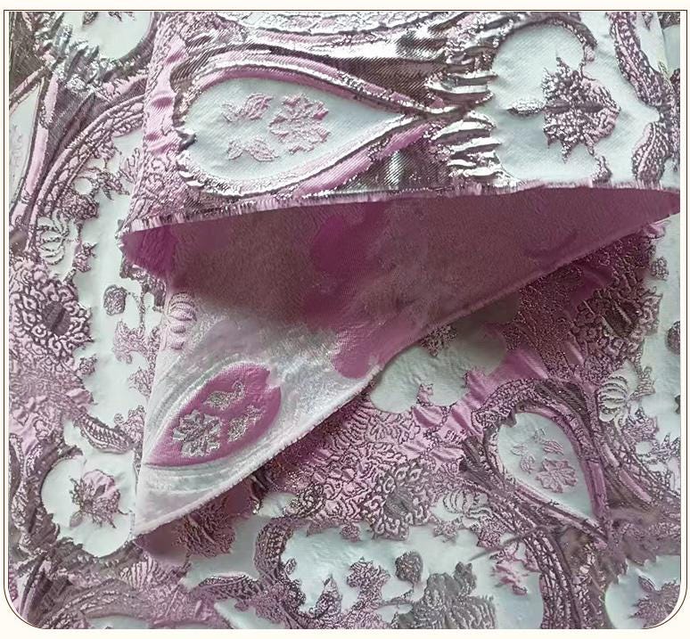 Tissu jacquard métallisé 3D rose, européen et américain, pour vêtements ��� Textile de luxe et de mode Large