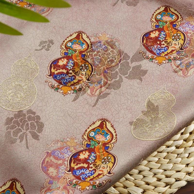 Tissu satiné en soie couleur thé : imprimé de courges rose pâle grisâtre, 147 cm de large