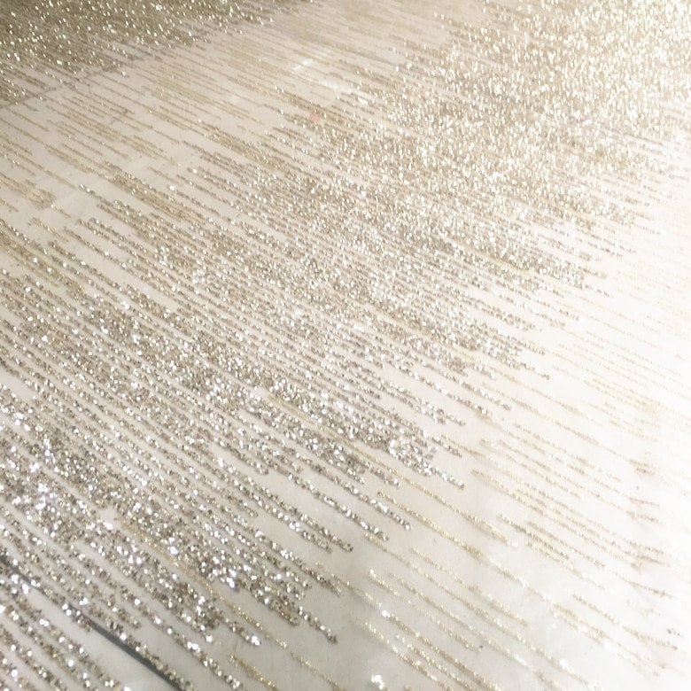 Tissu en dentelle géométrique argentée à paillettes : tulle pour robe de mariée de 140 cm de large