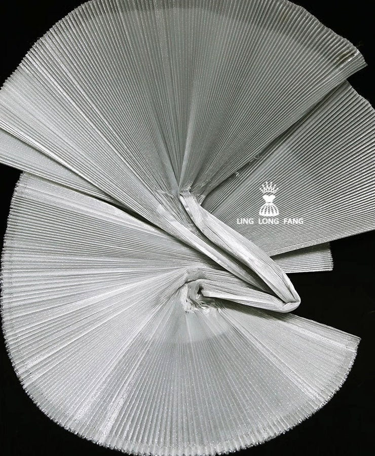 Tulle plissé : texture brillante et froissée, 150 cm de large