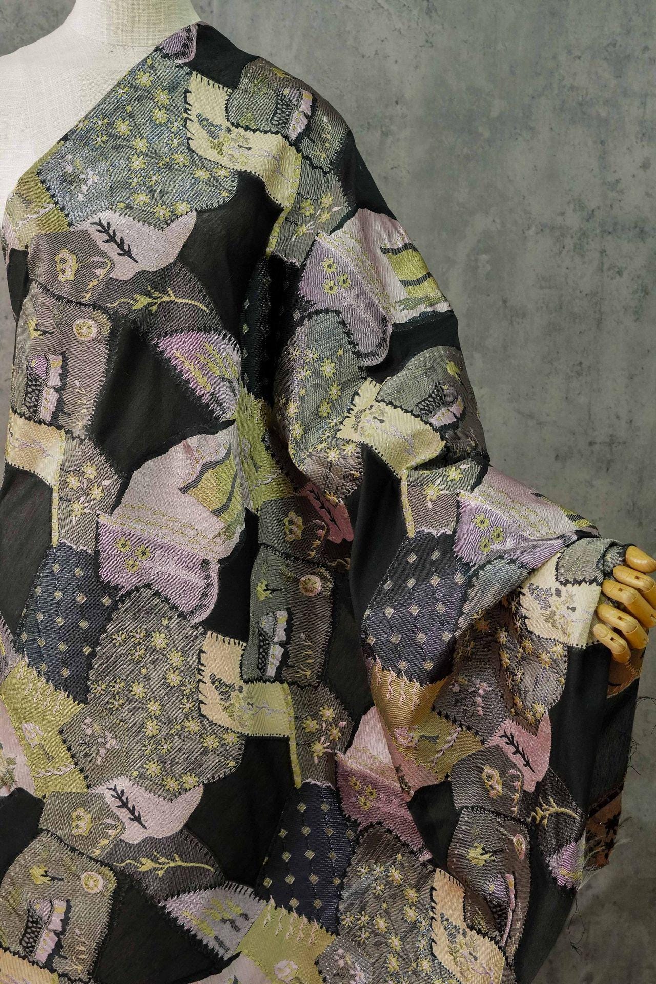 Tissu jacquard à motif floral : mélange de polyester micro-transparent, 140 cm de large