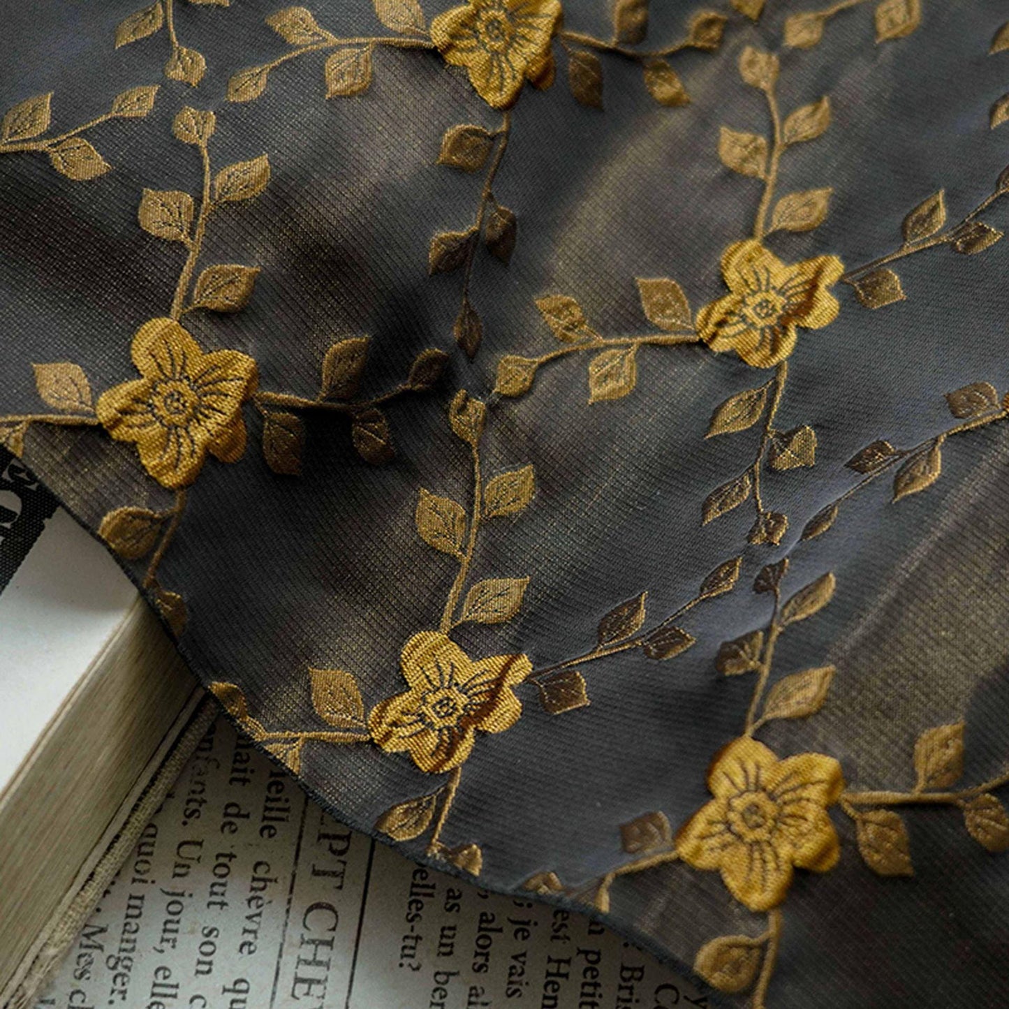 Tissu jacquard floral à motif treillis en relief, tissu d'ameublement et de couture à motif subtil, largeur 64 pouces