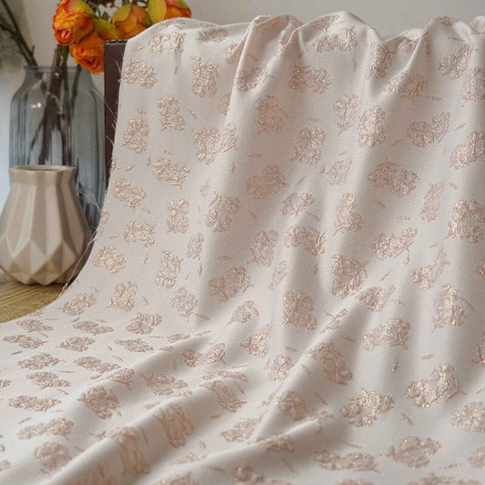 Tissu jacquard à fil doré : textile tissé à fleurs roses en relief, 140 cm de large