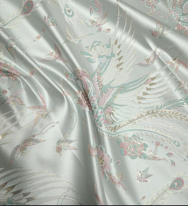 Tissu jacquard Queue de Phénix : motif fil doré 3D, 150 cm de large