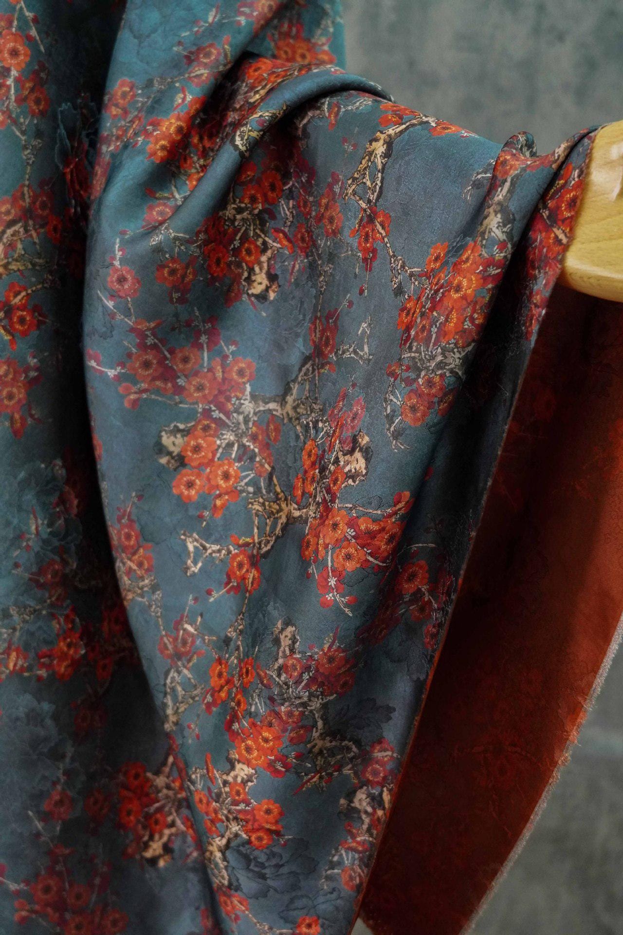 Tissu satin de soie « Thé aux fleurs de prunier » : ameublement et confection de costumes, 140 cm de large