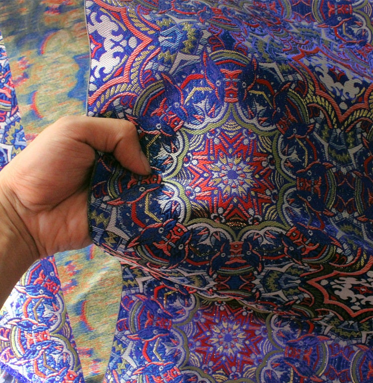 Tissu brocart Thangka exotique : satin jacquard tibétain (75 cm x 145 cm)