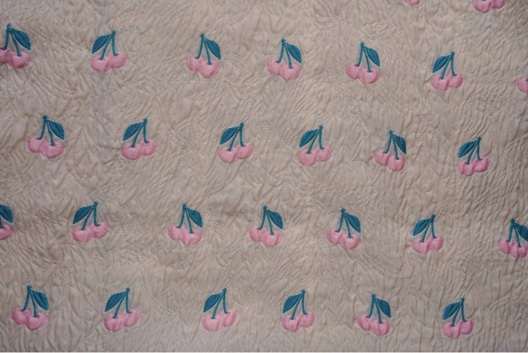 Tissu jacquard cerise rose : tissu 3D de créateur, 140 cm de large