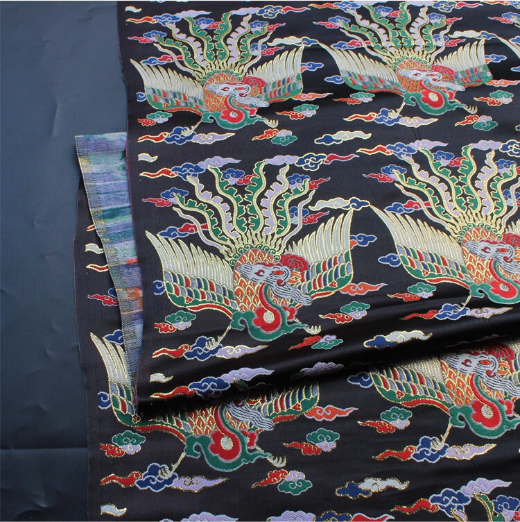 Tissu damassé jacquard Phoenix : mélange de soie et de rayonne rouge et noir