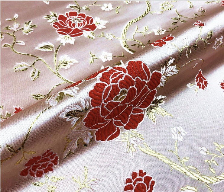 Tissu brocart satiné pivoine : fil doré métallisé, 150 cm de large