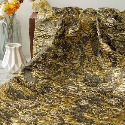 Tissu jacquard métallisé : blocs de couleur en relief pour robes et tenues de soirée