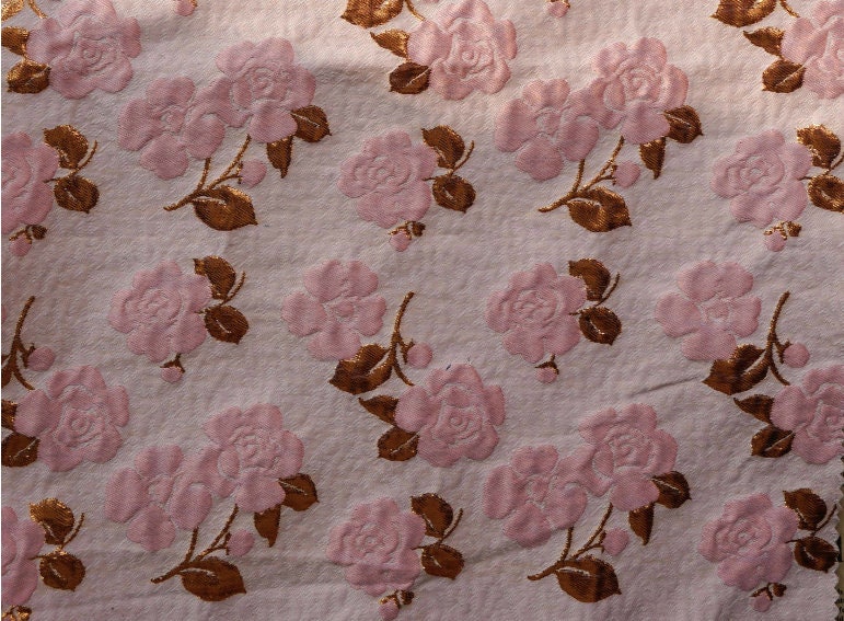 Tissu jacquard floral rose et or : tissu de créateur de 140 cm de large