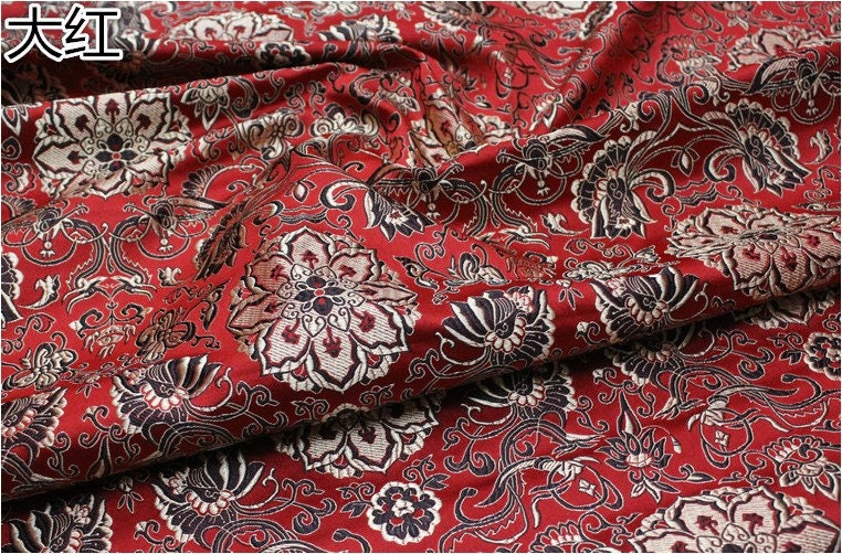 Tissu brocart à fleurs de lotus rouges : Coussin Cheongsam chinois, 150 cm de large