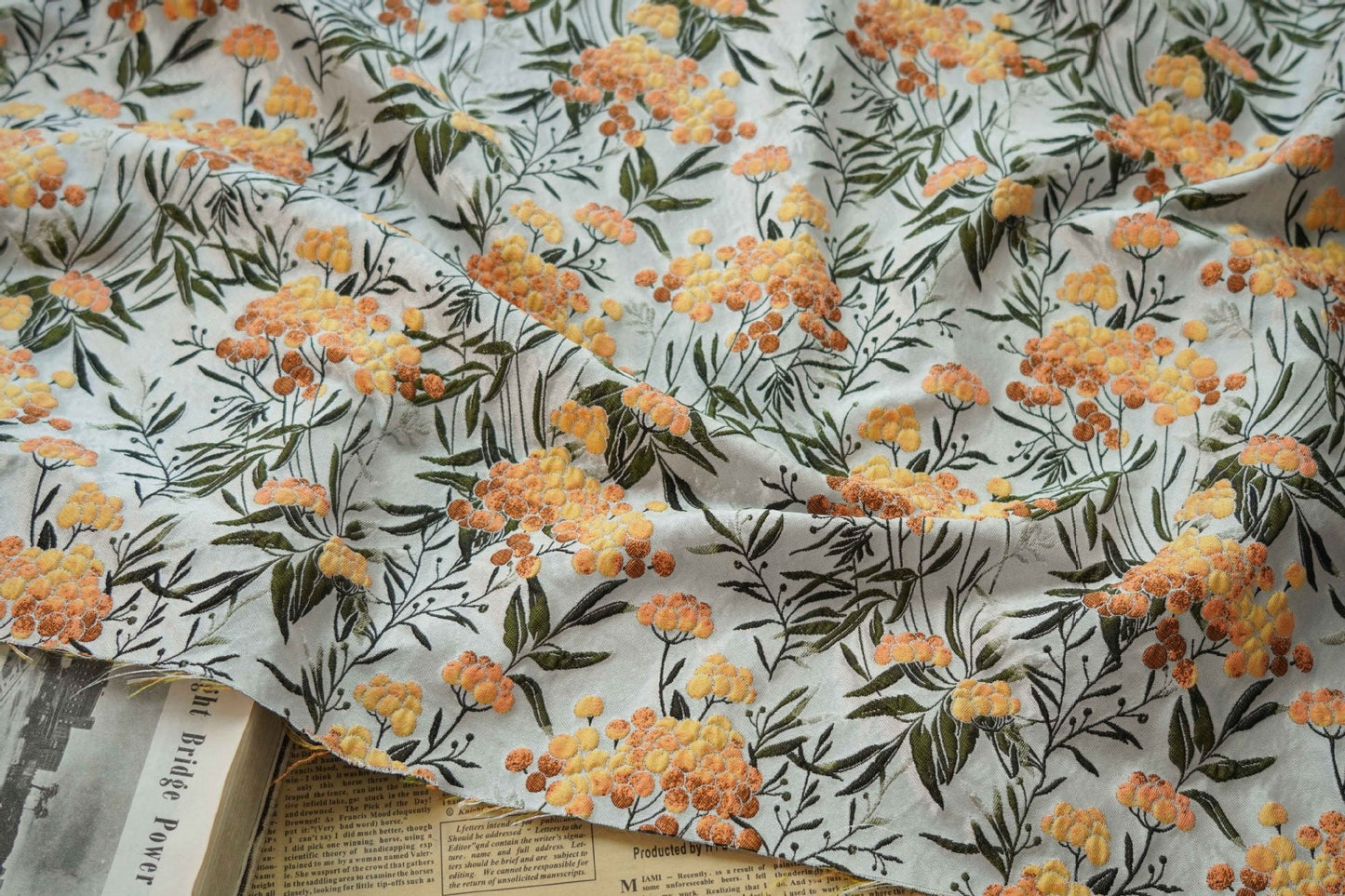 Floral Jacquard Fabric: 3D Embossed Gold Shimmering Woven Material