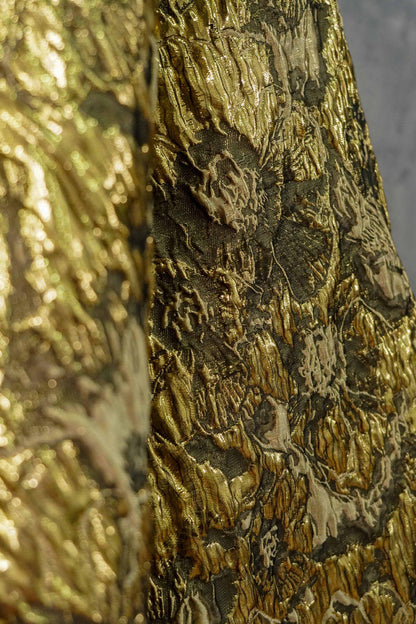 Tissu jacquard métallisé : blocs de couleur en relief pour robes et tenues de soirée