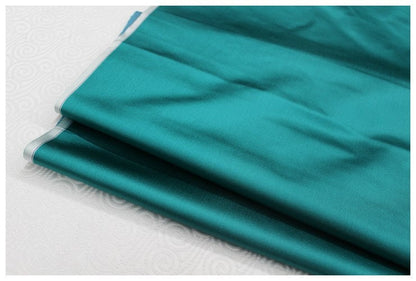 Brocart de soie uni : vert et gris argenté, largeur 74 cm, vendu au mètre