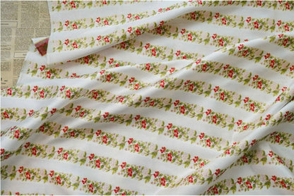 Tissu jacquard floral à fil doré : rayures pour ameublement, costumes et décoration