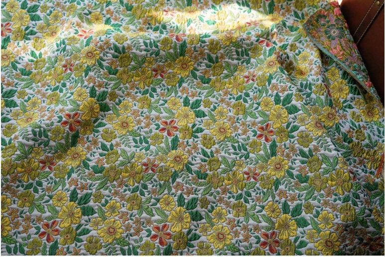 Tissu jacquard à motifs floraux : tissu d'ameublement rétro 3D, tissu pour la confection de robes de bal
