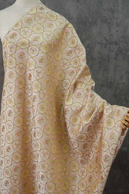 Tissu cheongsam en brocart rose clair : Huit trésors Ruyi, 150 cm de large