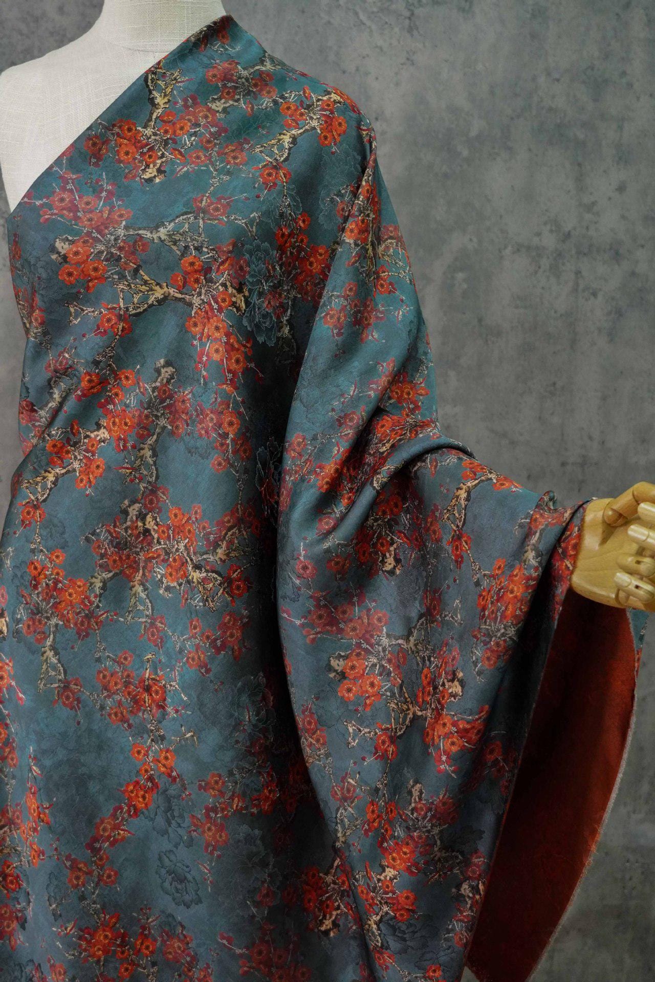 Tissu satin de soie « Thé aux fleurs de prunier » : ameublement et confection de costumes, 140 cm de large