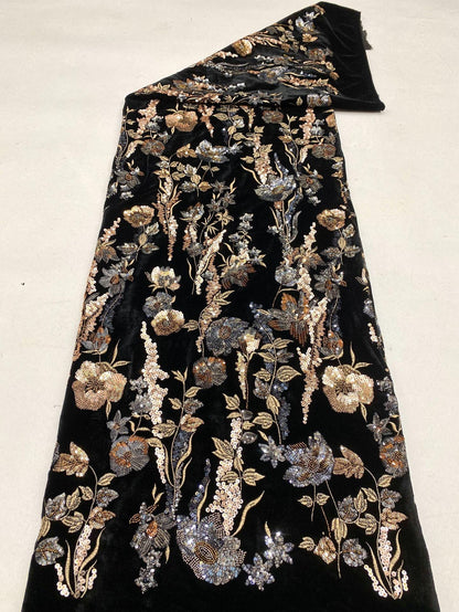 Tissu velours brodé à motifs floraux ���� Paillettes et perles" large