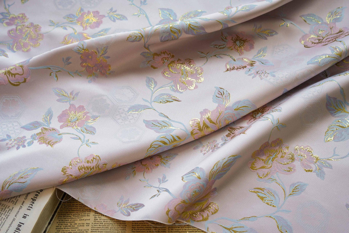 Tissu jacquard à motif floral : Damas rétro palais, 150 cm de large, vendu au mètre