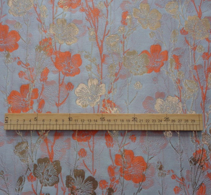 Tissu jacquard doré à motif floral : texture peinture à l’huile 3D, 145 cm de large