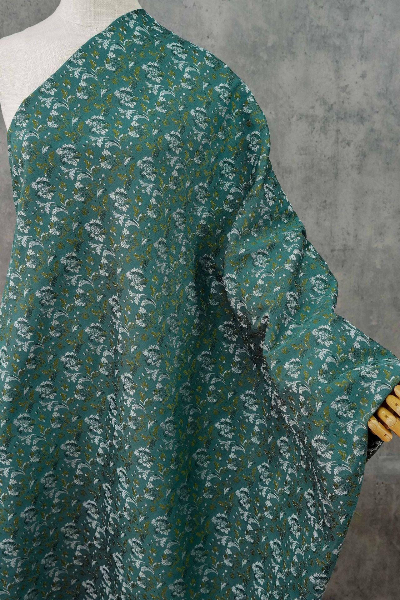 Tissu jacquard floral turquoise : matériau tissé couleur pour la couture et l'ameublement